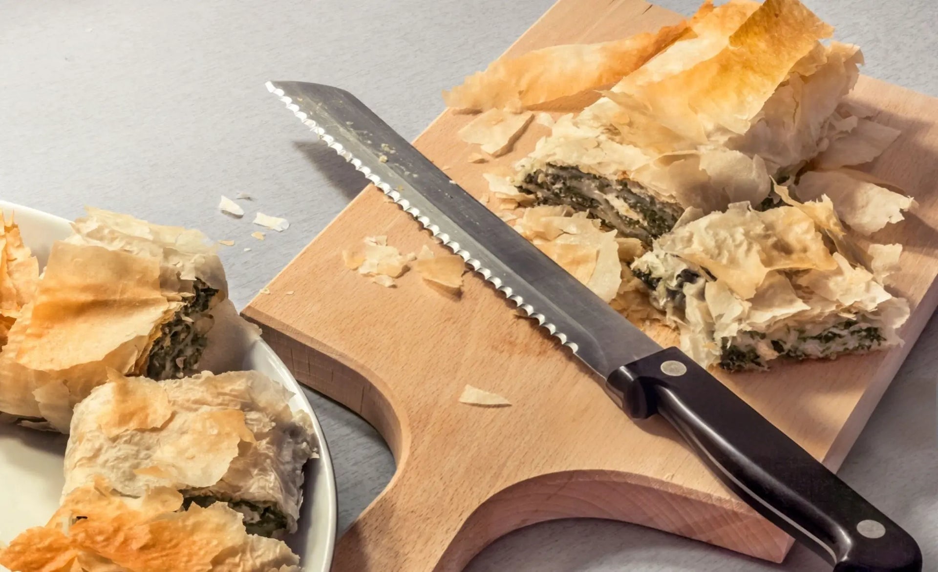 what is a bread knife used for?