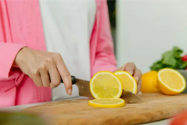 how to cut a lemon