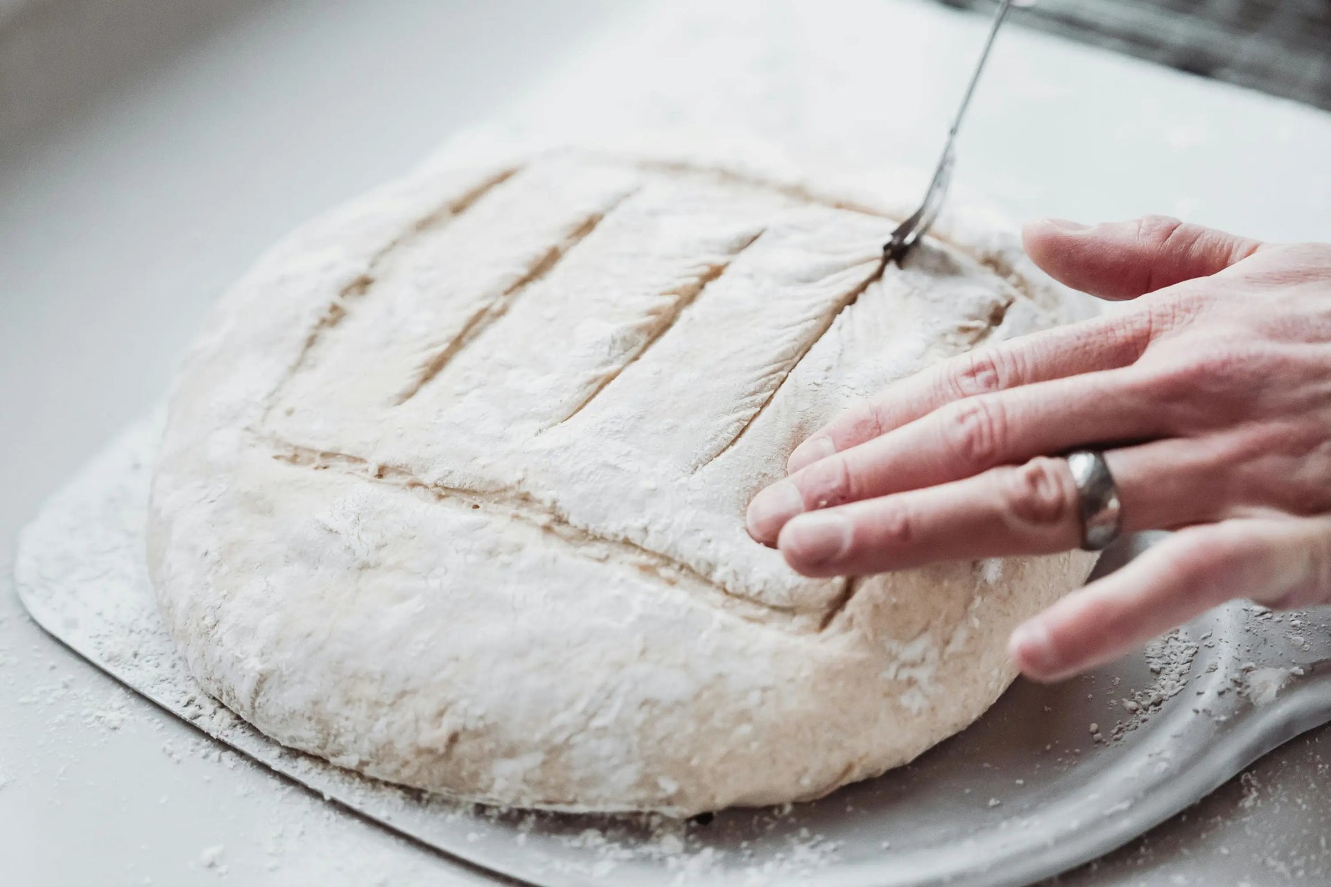 how to score bread with a knife